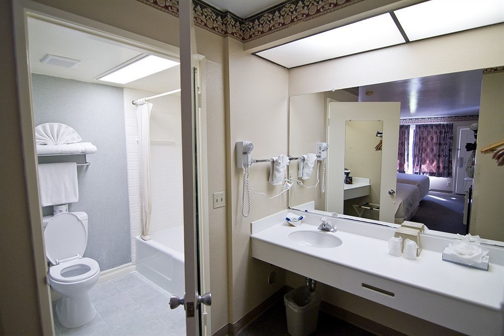 Anaheim Carriage Inn Экстерьер фото