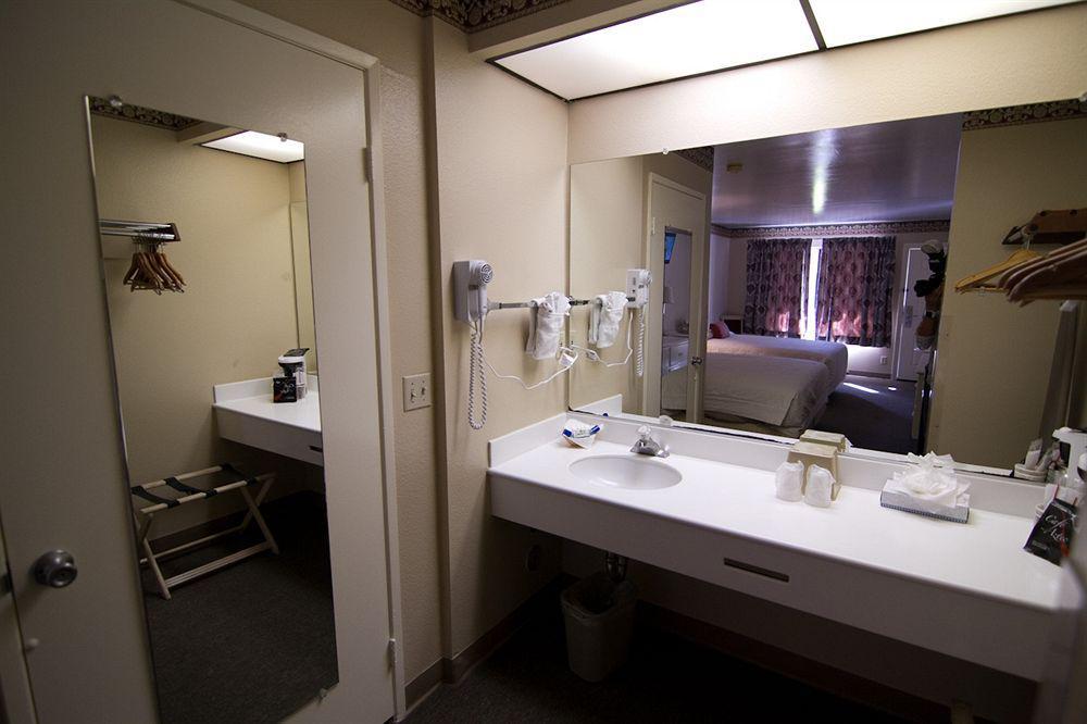 Anaheim Carriage Inn Экстерьер фото
